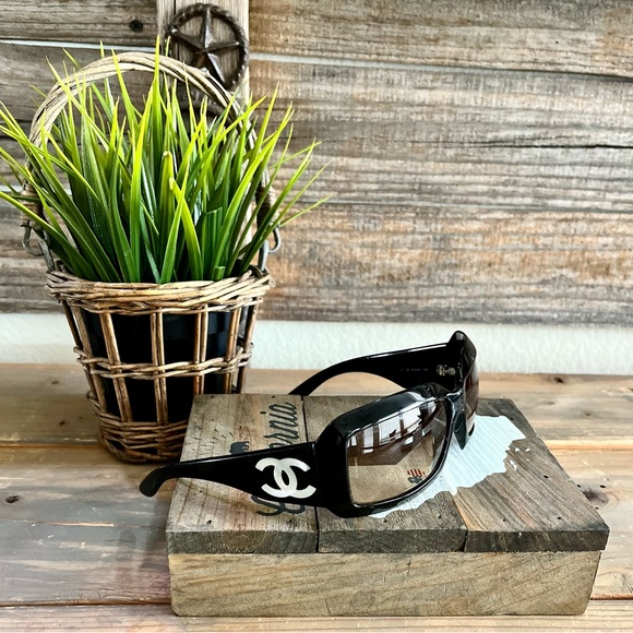 Chanel Mother Of Pearl Vintage Sunglasses - Picture 1 of 15